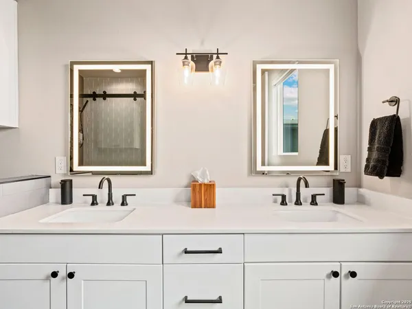 $2,200 | 1208 North Academy Avenue, Unit 3201, New Braunfels, TX 78130