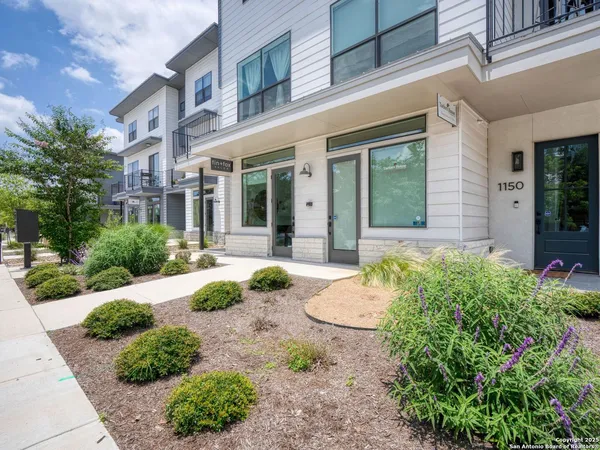 $2,200 | 1208 North Academy Avenue, Unit 3201, New Braunfels, TX 78130