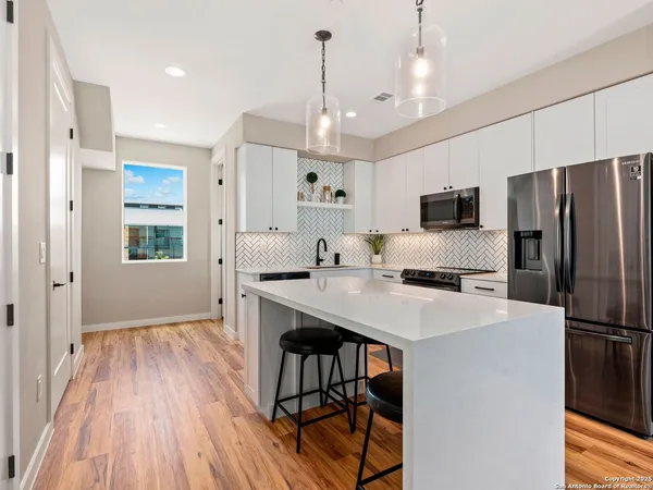 $2,200 | 1208 North Academy Avenue, Unit 3201, New Braunfels, TX 78130