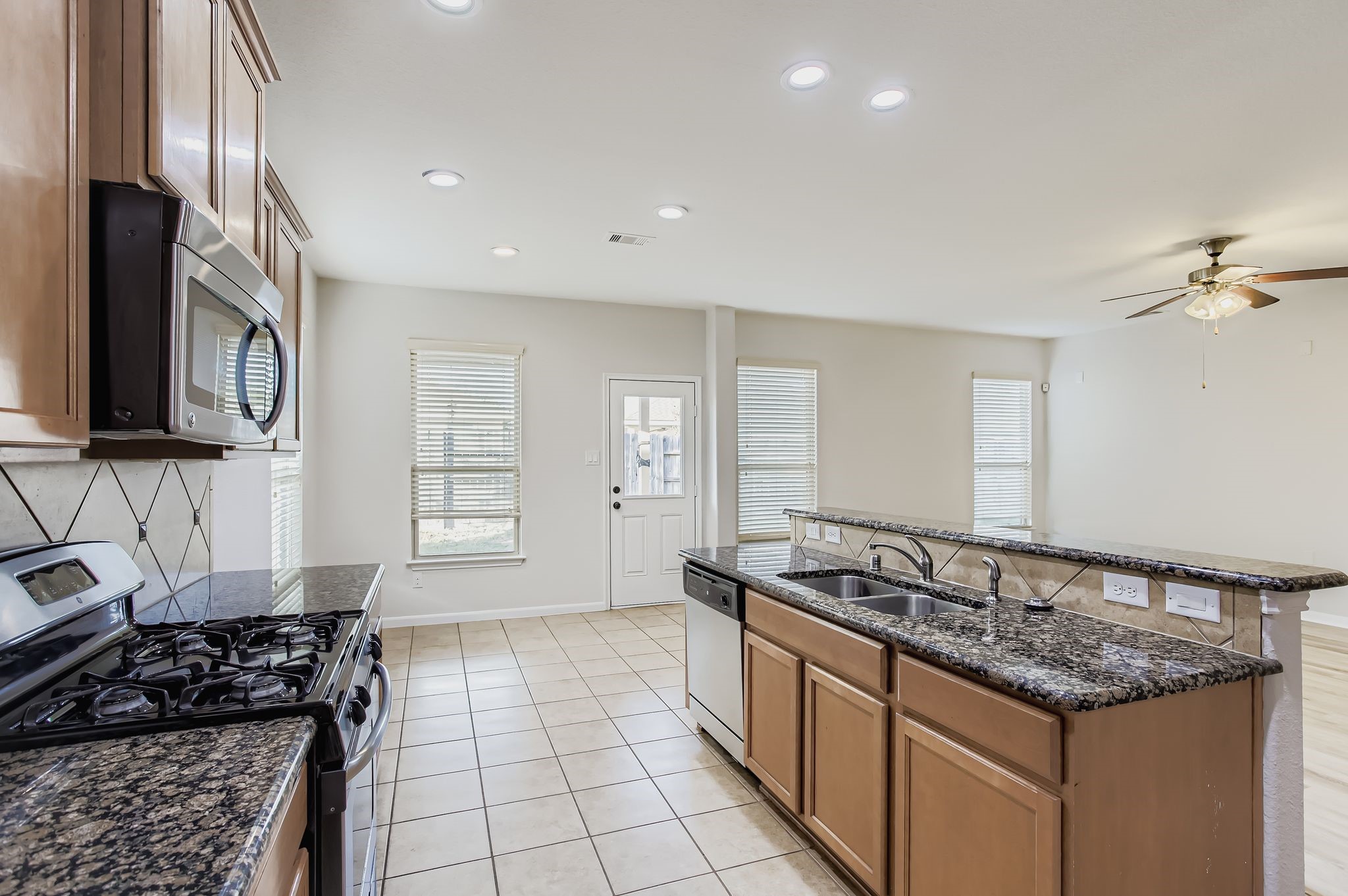 25243 Saddlebrook Ranch Drive Tomball, TX 77375 - Photo 4 of 27