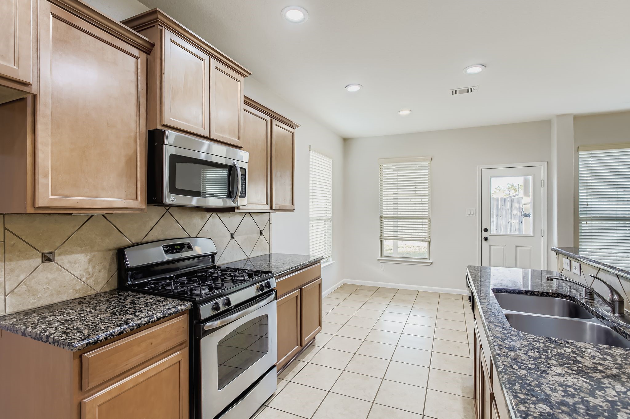 25243 Saddlebrook Ranch Drive Tomball, TX 77375 - Photo 5 of 27