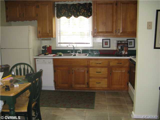 219 Jade Road Chesterfield, VA 23236 - Photo 5 of 14 Kitchen