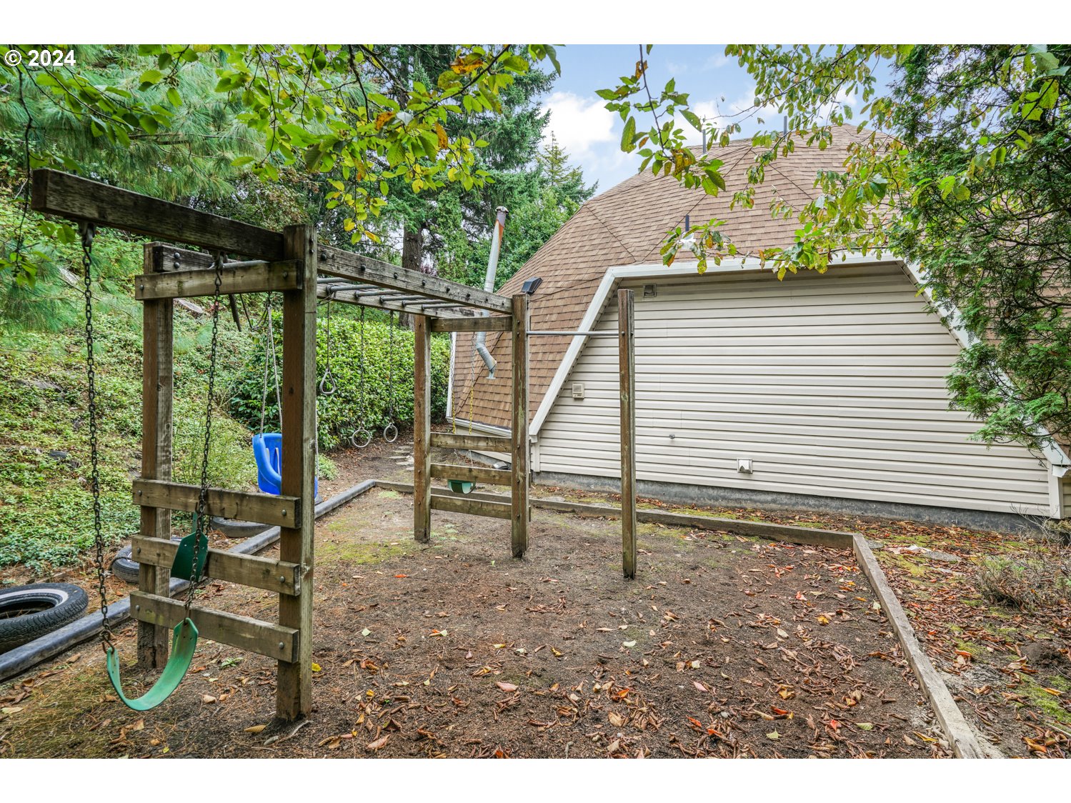 2626 Northwest 83rd Place Portland, OR 97229 - Photo 33 of 46