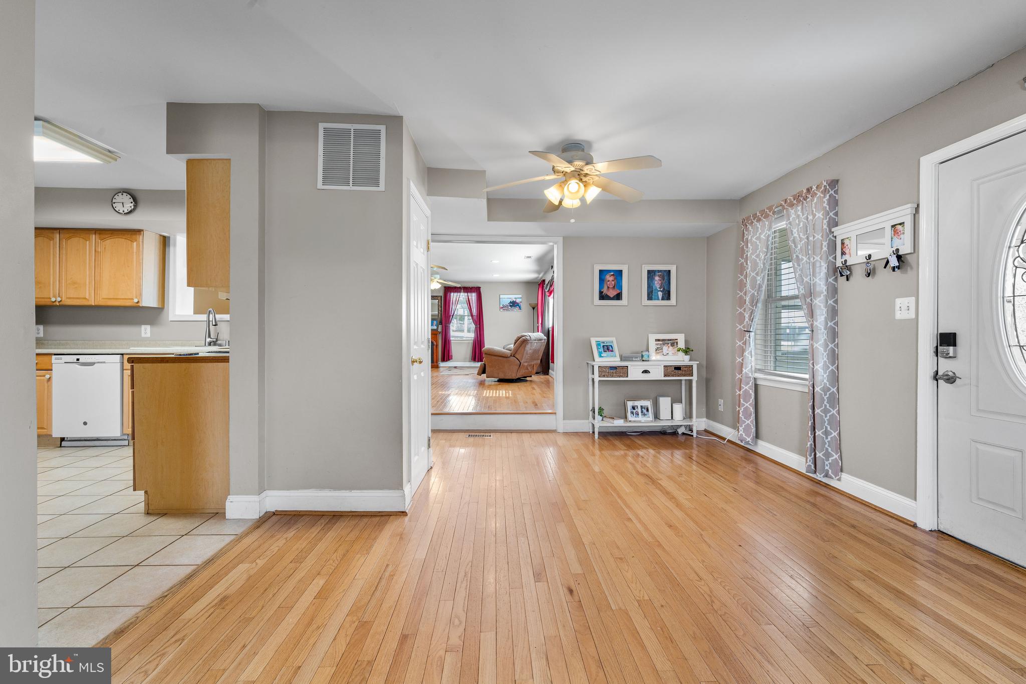 910 Hilltop Road Curtis Bay, MD 21226 - Photo 6 of 28 a view of a living room
