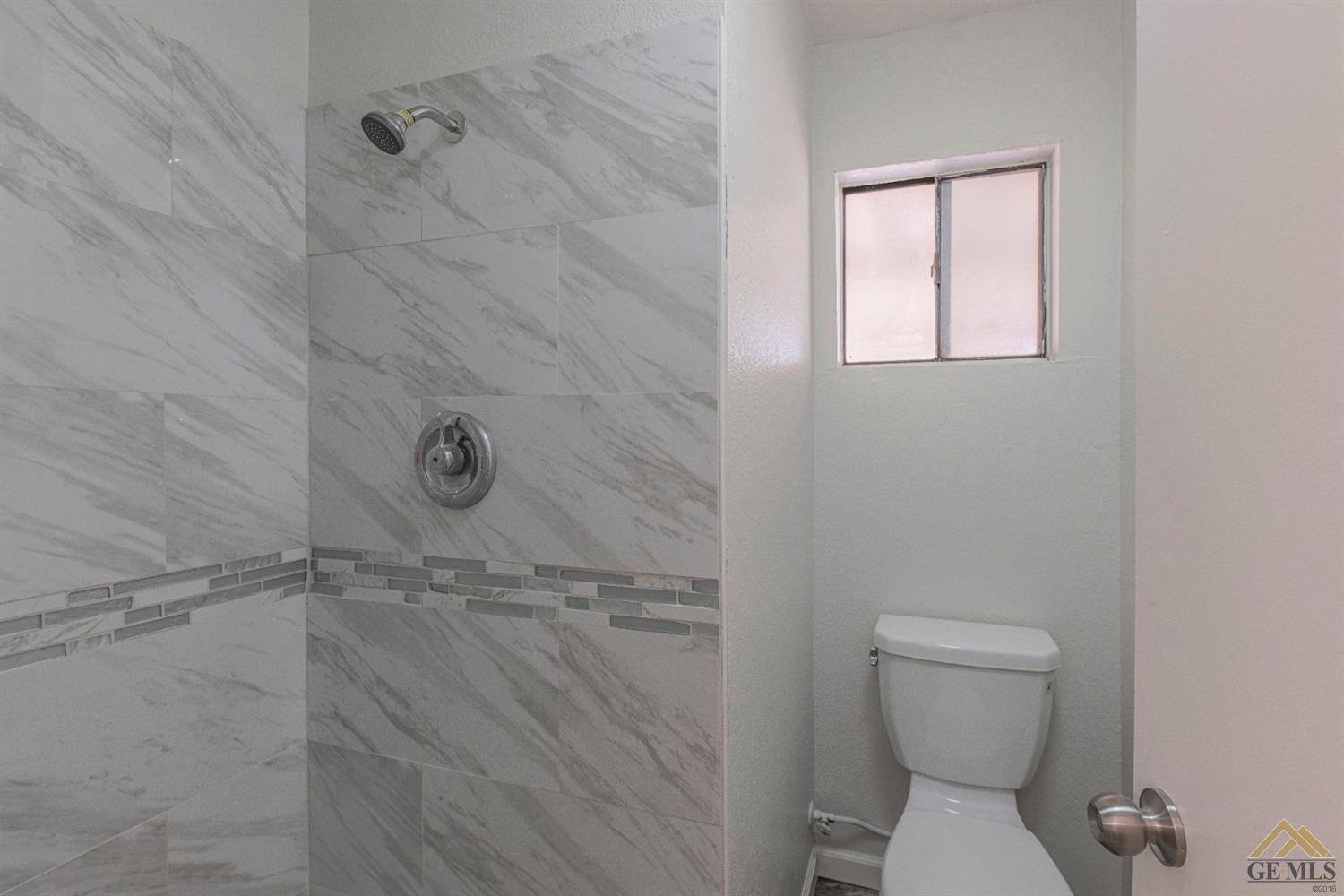 312 Rush Street Bakersfield, CA 93307 - Photo 12 of 40