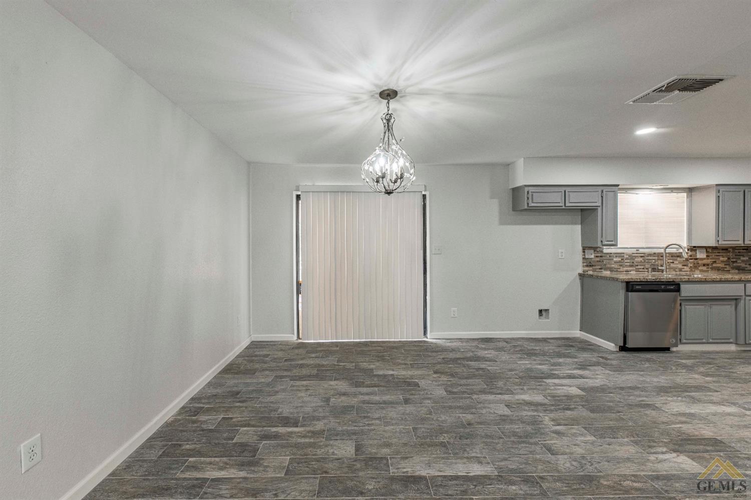 312 Rush Street Bakersfield, CA 93307 - Photo 7 of 40