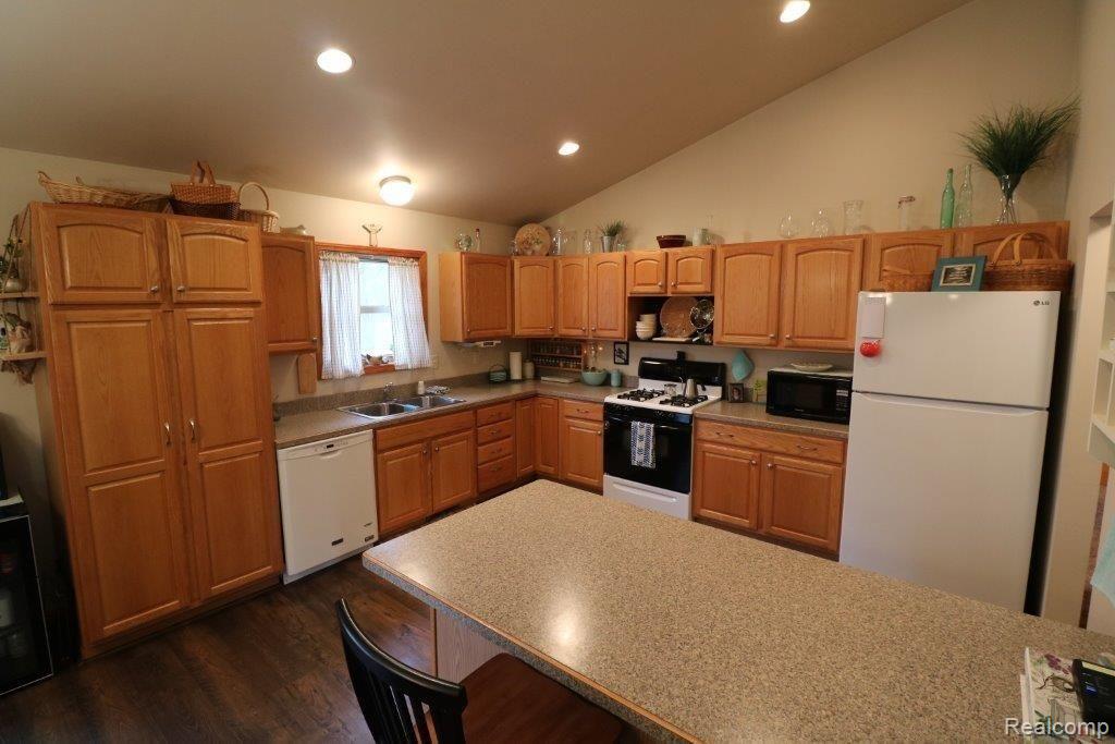 8117 Petz Road Imlay City, MI 48444 - Photo 7 of 33 067.jpg