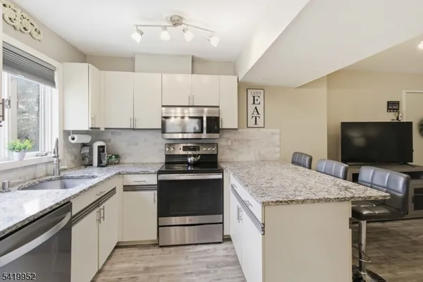 $3,100 | 51 Mt Kemble Avenue, Unit 207, Morristown, NJ 07960