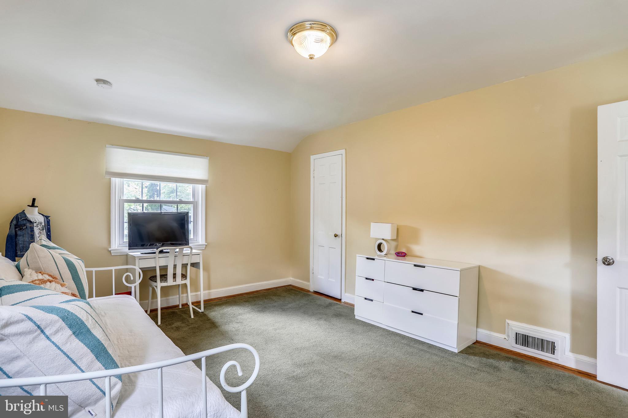 8636 Melwood Road Bethesda, MD 20817 - Photo 19 of 36 Bedroom