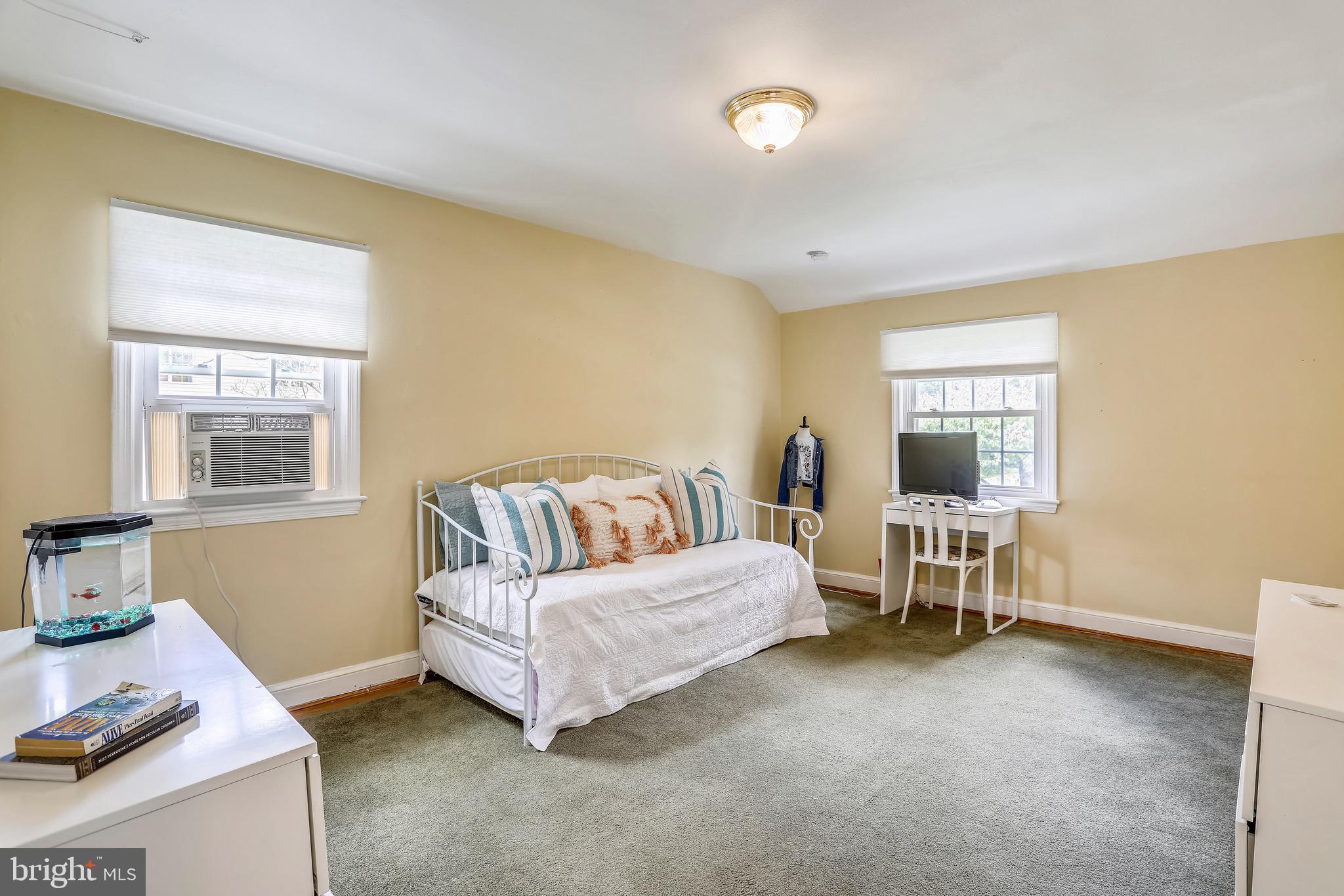 8636 Melwood Road Bethesda, MD 20817 - Photo 20 of 36 Bedroom
