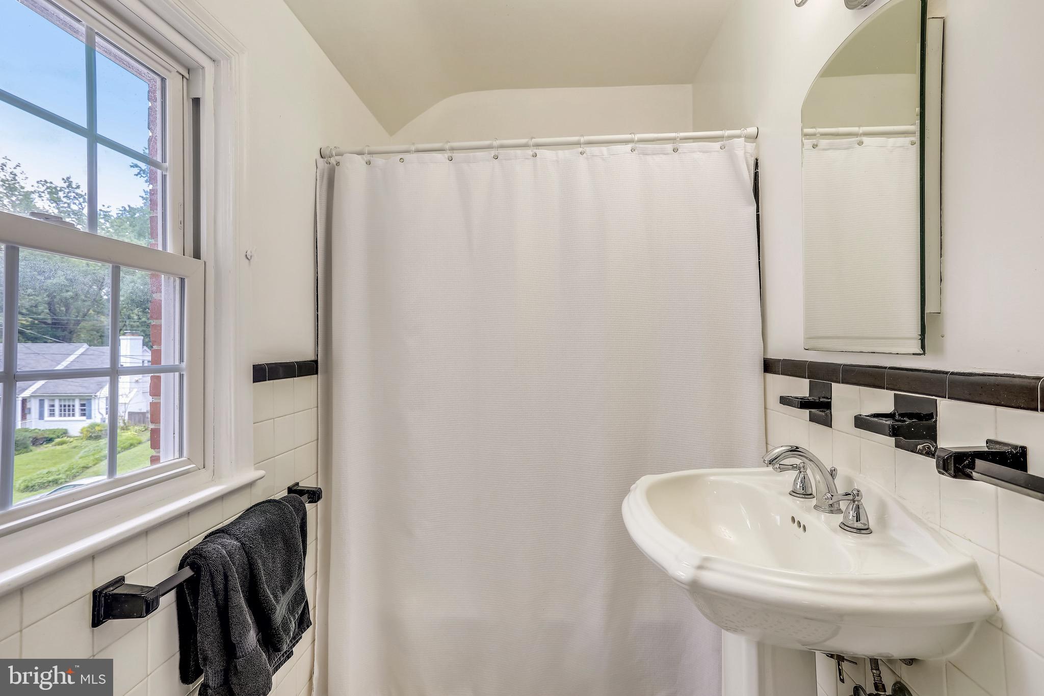8636 Melwood Road Bethesda, MD 20817 - Photo 25 of 36 Full Hall Bath