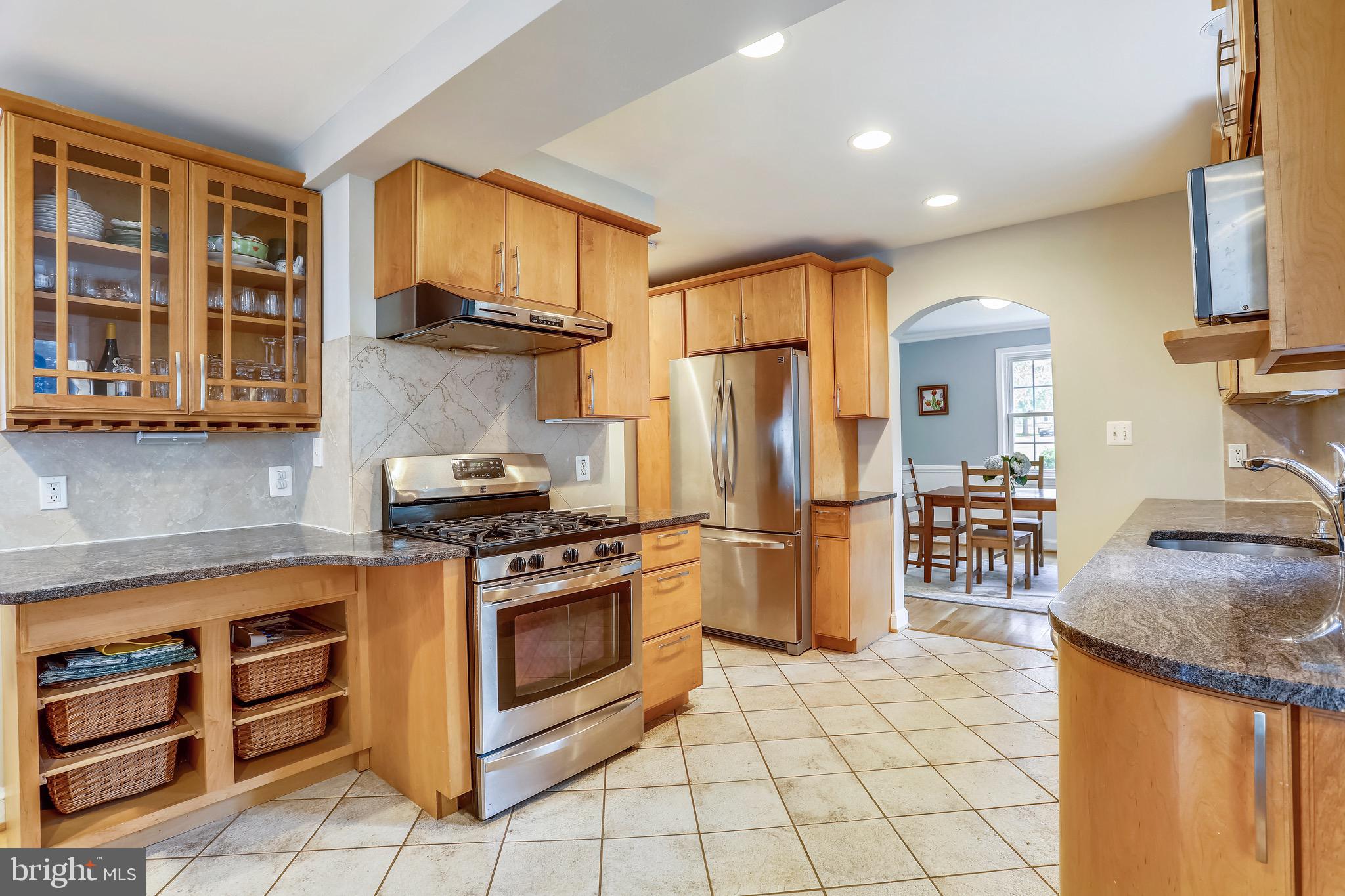 8636 Melwood Road Bethesda, MD 20817 - Photo 10 of 36 Kitchen w Stainless Steel Appliances