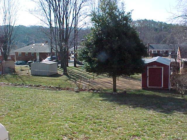 941 Estates Road Southeast Roanoke, VA 24014 - Photo 2 of 15 Yard
