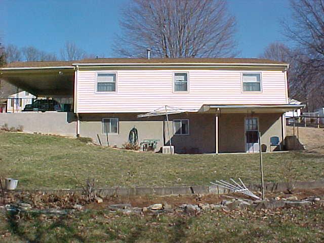 941 Estates Road Southeast Roanoke, VA 24014 - Photo 3 of 15 Back
