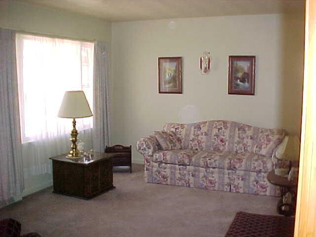 941 Estates Road Southeast Roanoke, VA 24014 - Photo 4 of 15 Living Room
