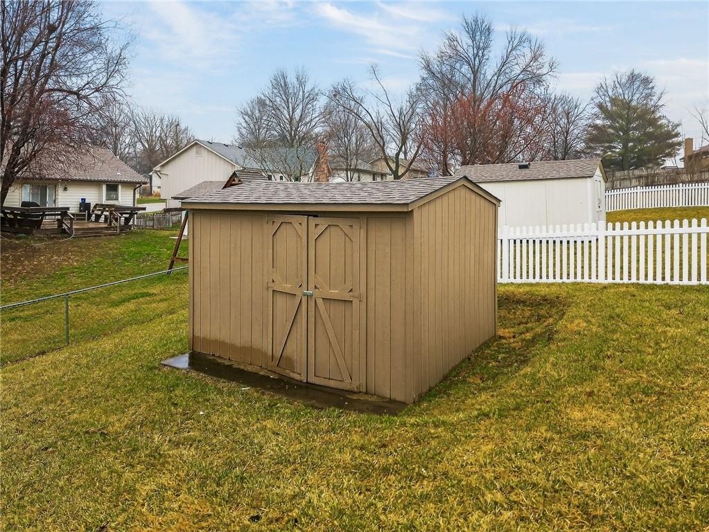 516 Sharon Drive Liberty, MO 64068 - Photo 27 of 33