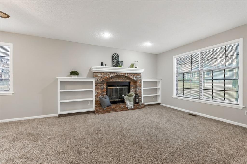 516 Sharon Drive Liberty, MO 64068 - Photo 3 of 33