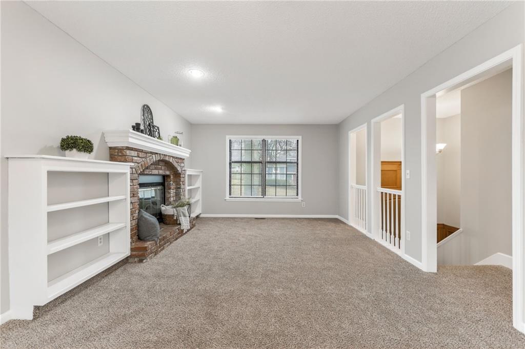 516 Sharon Drive Liberty, MO 64068 - Photo 4 of 33