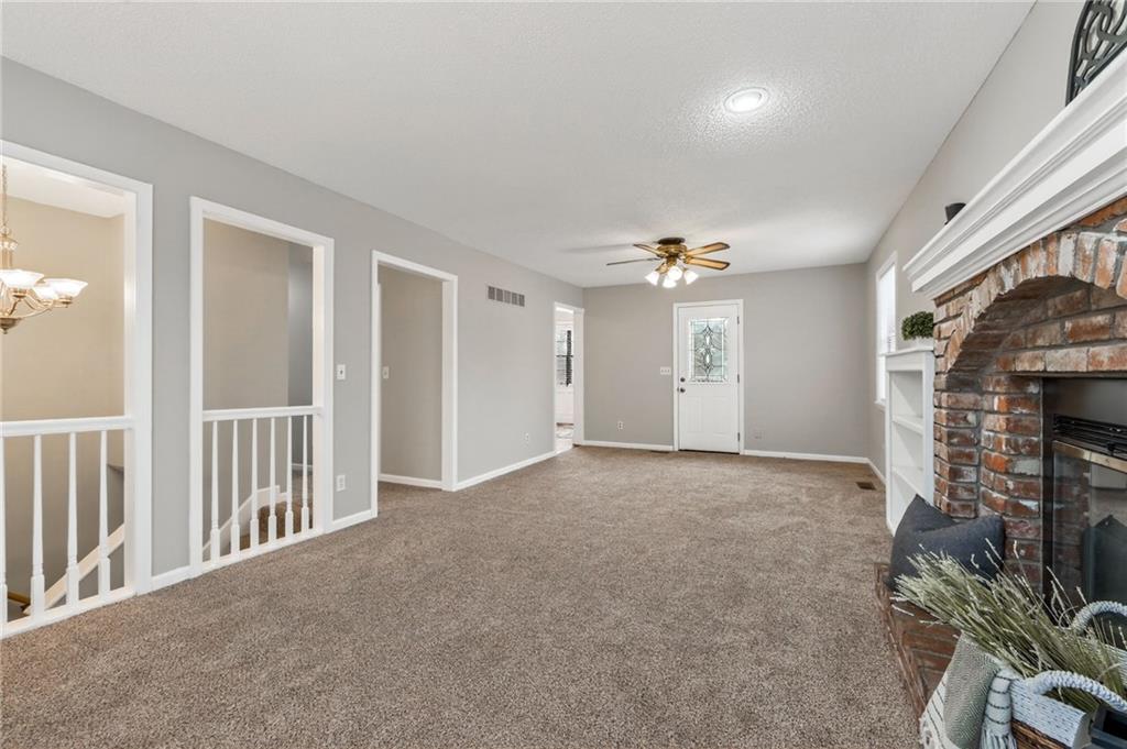 516 Sharon Drive Liberty, MO 64068 - Photo 5 of 33