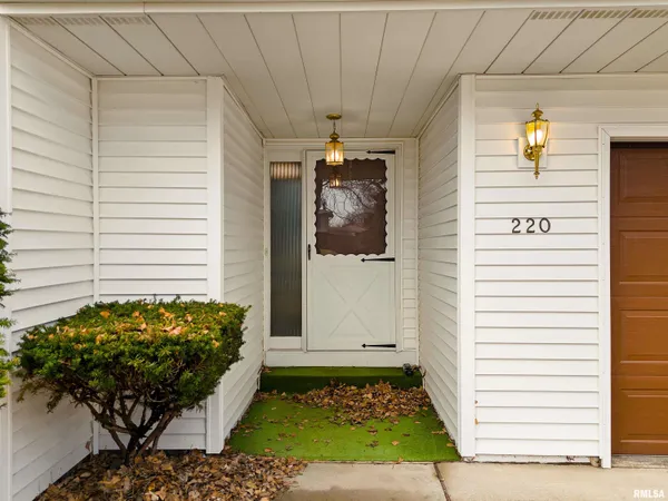 $425,000 | 220 South Pleasant Hill Road, East Peoria, IL 61611