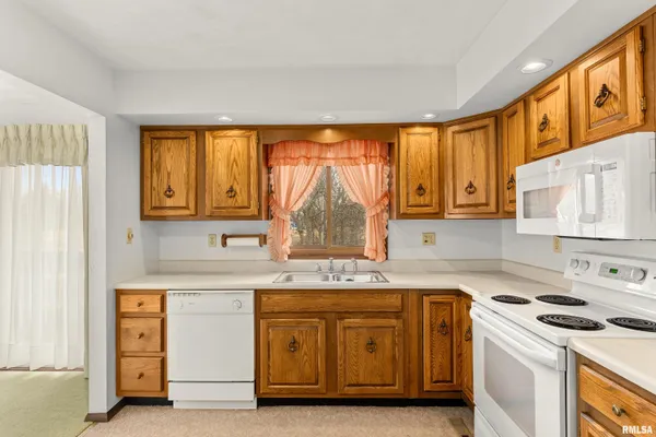 $425,000 | 220 South Pleasant Hill Road, East Peoria, IL 61611