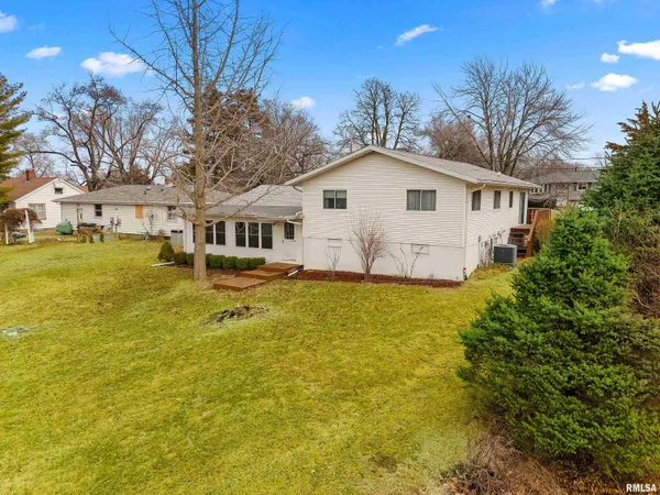 $425,000 | 220 South Pleasant Hill Road, East Peoria, IL 61611