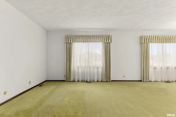 $425,000 | 220 South Pleasant Hill Road, East Peoria, IL 61611