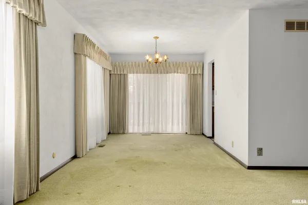 $425,000 | 220 South Pleasant Hill Road, East Peoria, IL 61611