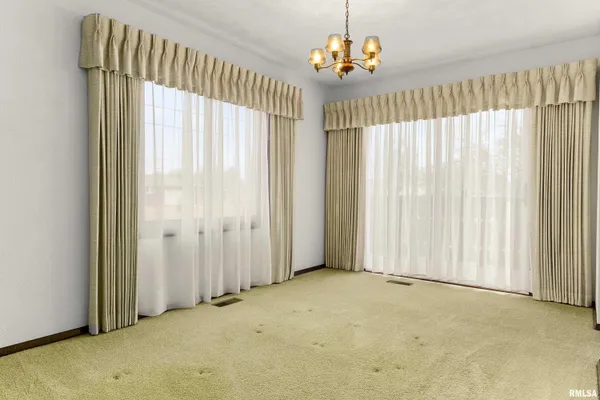 $425,000 | 220 South Pleasant Hill Road, East Peoria, IL 61611