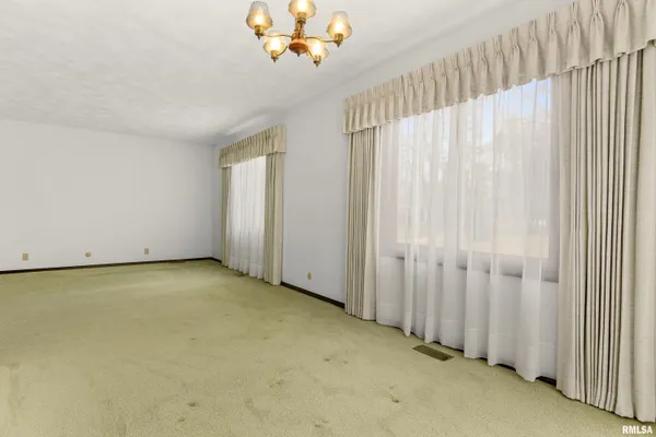 $425,000 | 220 South Pleasant Hill Road, East Peoria, IL 61611