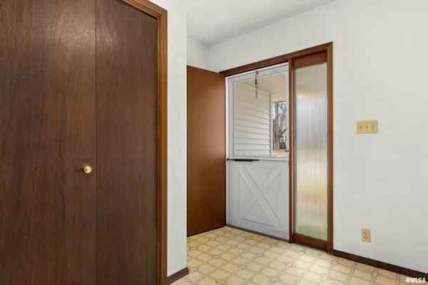 $425,000 | 220 South Pleasant Hill Road, East Peoria, IL 61611