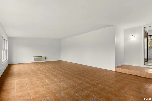 $425,000 | 220 South Pleasant Hill Road, East Peoria, IL 61611