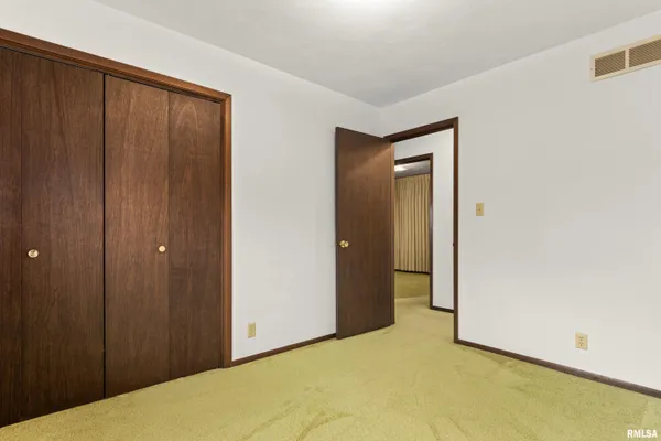 $425,000 | 220 South Pleasant Hill Road, East Peoria, IL 61611