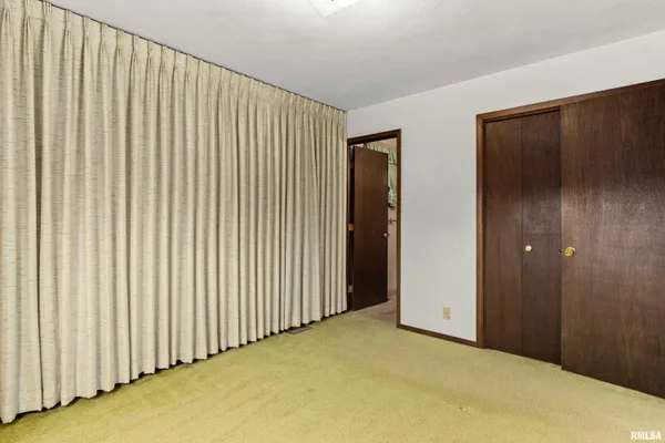 $425,000 | 220 South Pleasant Hill Road, East Peoria, IL 61611