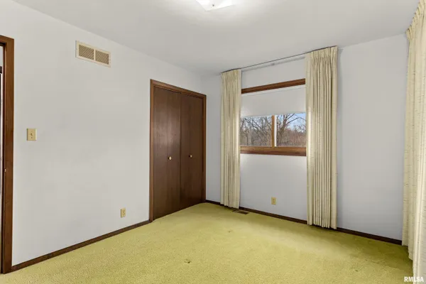 $425,000 | 220 South Pleasant Hill Road, East Peoria, IL 61611