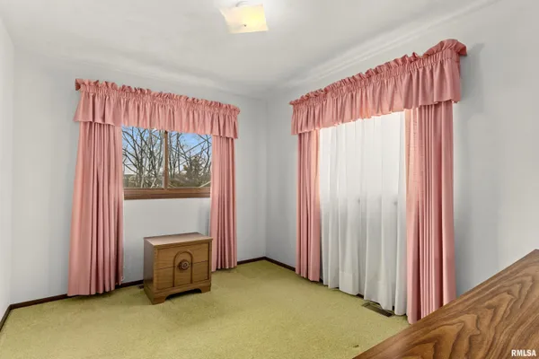 $425,000 | 220 South Pleasant Hill Road, East Peoria, IL 61611