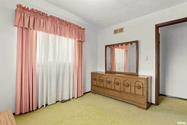 $425,000 | 220 South Pleasant Hill Road, East Peoria, IL 61611