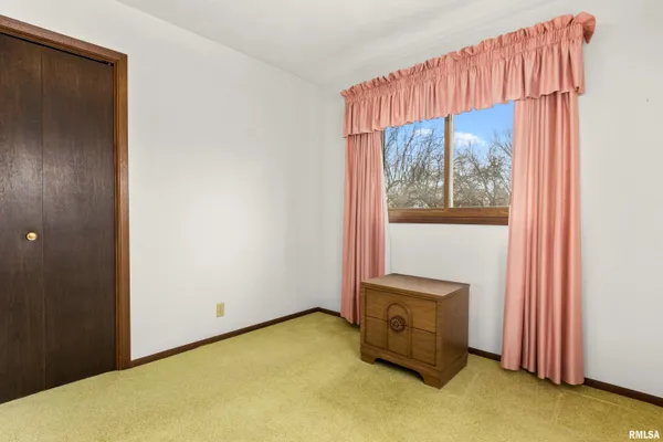 $425,000 | 220 South Pleasant Hill Road, East Peoria, IL 61611