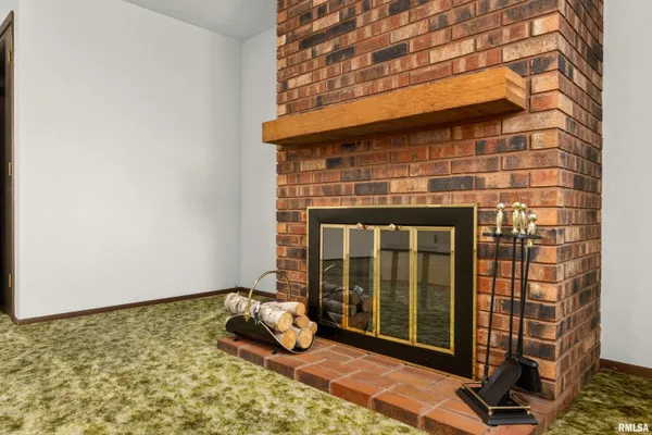 $425,000 | 220 South Pleasant Hill Road, East Peoria, IL 61611