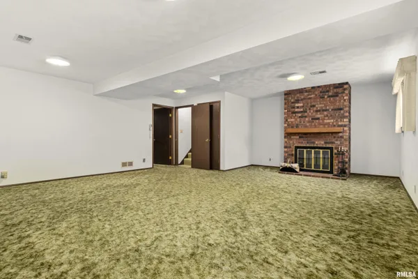 $425,000 | 220 South Pleasant Hill Road, East Peoria, IL 61611