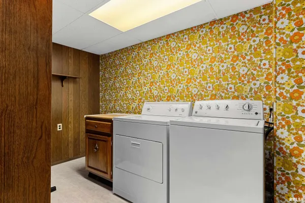 $425,000 | 220 South Pleasant Hill Road, East Peoria, IL 61611