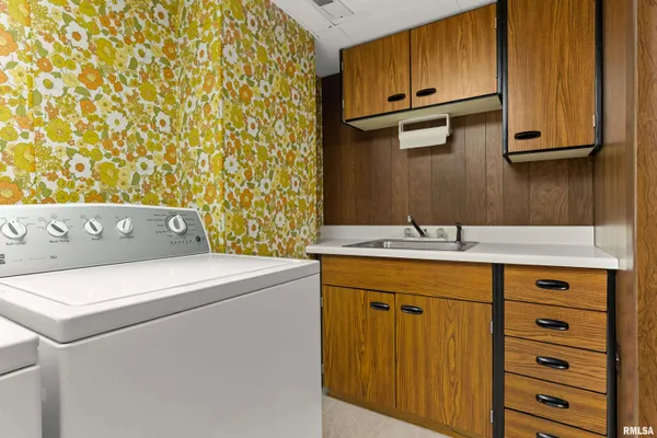 $425,000 | 220 South Pleasant Hill Road, East Peoria, IL 61611