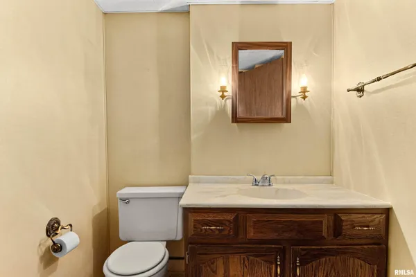 $425,000 | 220 South Pleasant Hill Road, East Peoria, IL 61611