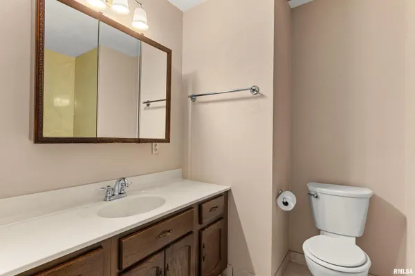 $425,000 | 220 South Pleasant Hill Road, East Peoria, IL 61611