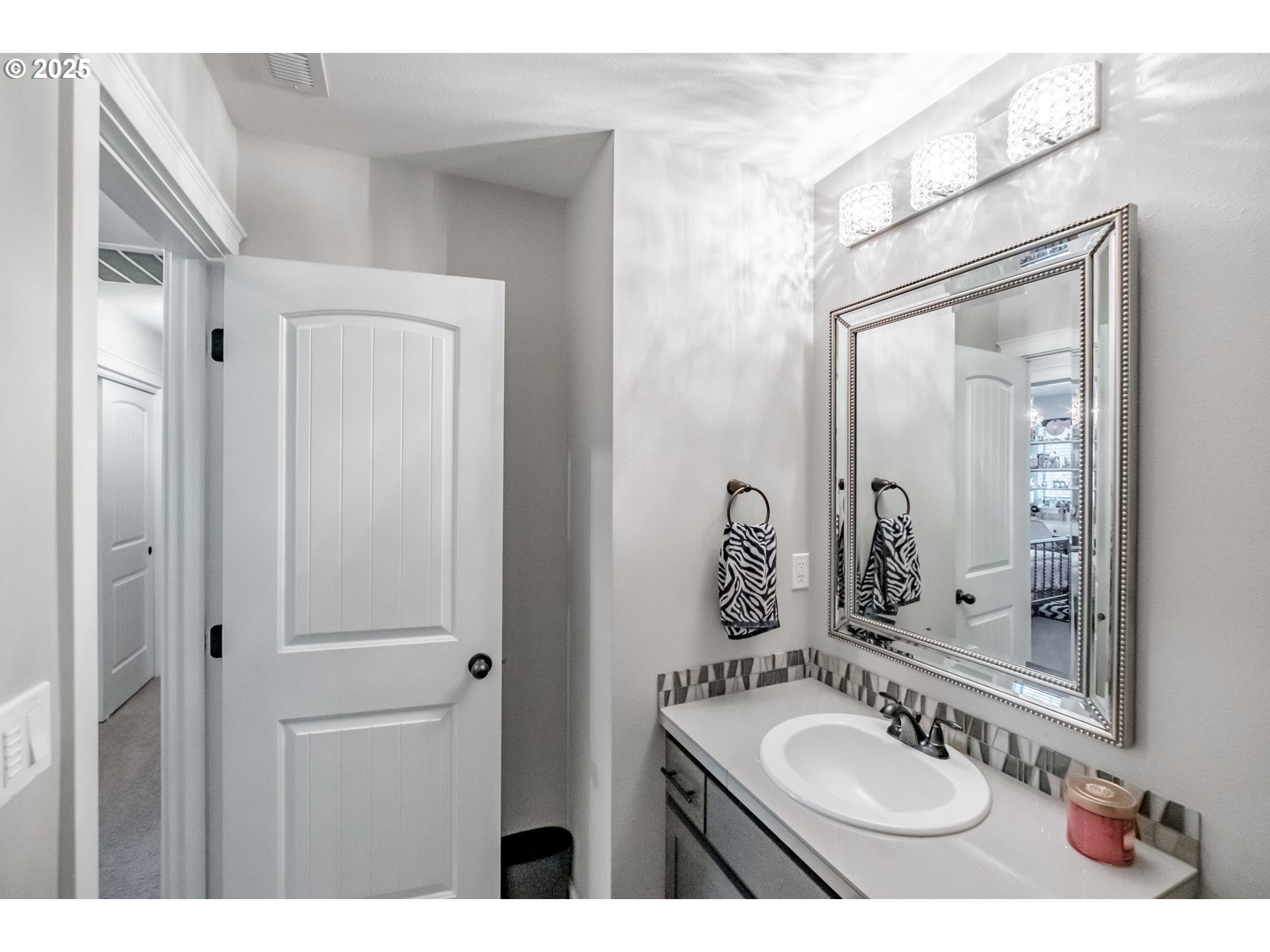 2412 Northeast Summit Drive Albany, OR 97321 - Photo 23 of 48