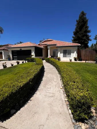 $399,900 | 1344 East Parkview Court, Visalia, CA 93292