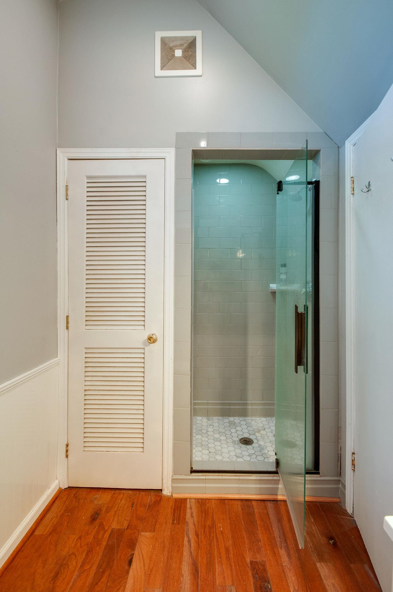521 Hogan Road Nashville, TN 37220 - Photo 15 of 27 Full Bath off Den