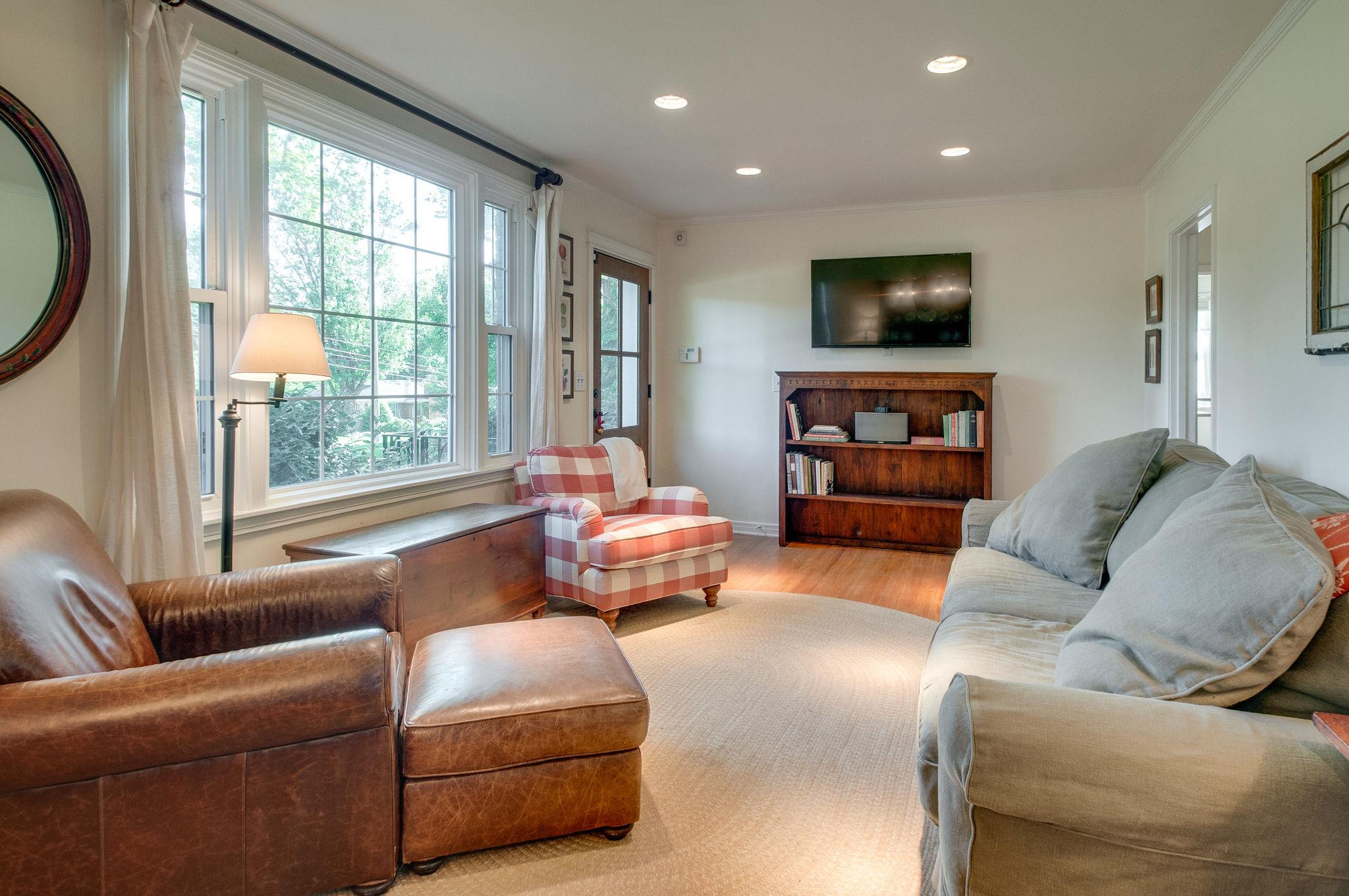 521 Hogan Road Nashville, TN 37220 - Photo 4 of 27 Living Room
