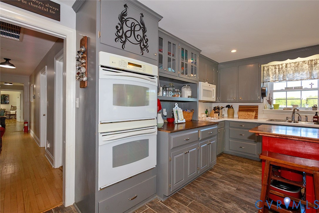 11133 Rolfe Highway Dendron, VA 23839 - Photo 13 of 49