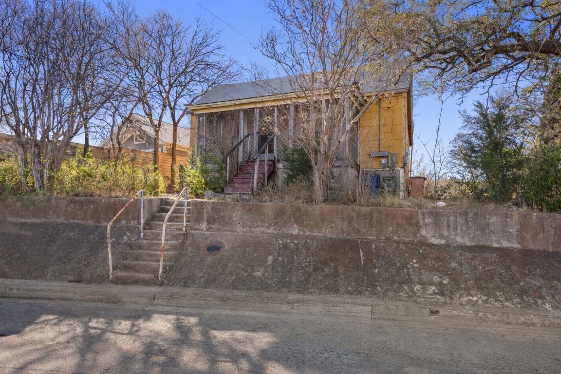 1001 Catalpa Street Austin, TX 78702 - Photo 1 of 10 a view of a yard